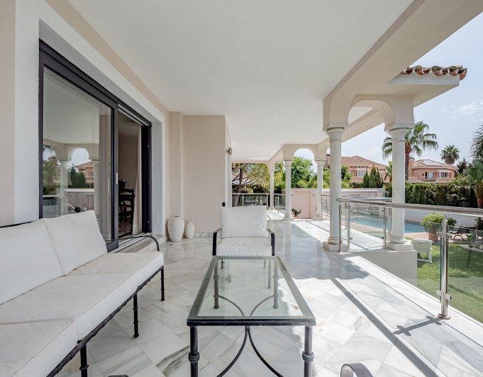 HERMOSA Y ESPACIOSA VILLA CON VISTAS AL CAMPO DE GOLF