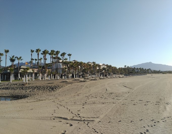 Apartamento nuevo muy soleado y con vistas al mar en Cancelada