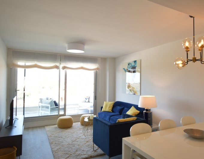 Apartamento nuevo muy soleado y con vistas al mar en Cancelada
