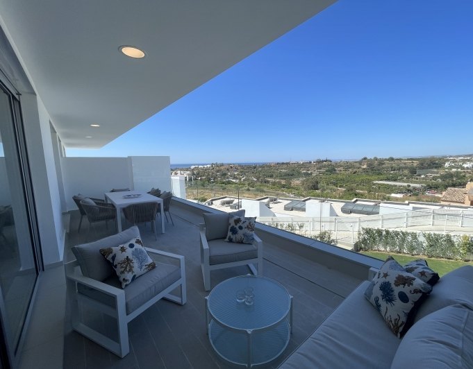 Apartamento nuevo muy soleado y con vistas al mar en Cancelada