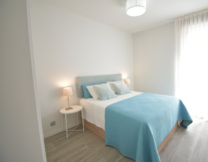 Apartamento nuevo muy soleado y con vistas al mar en Cancelada