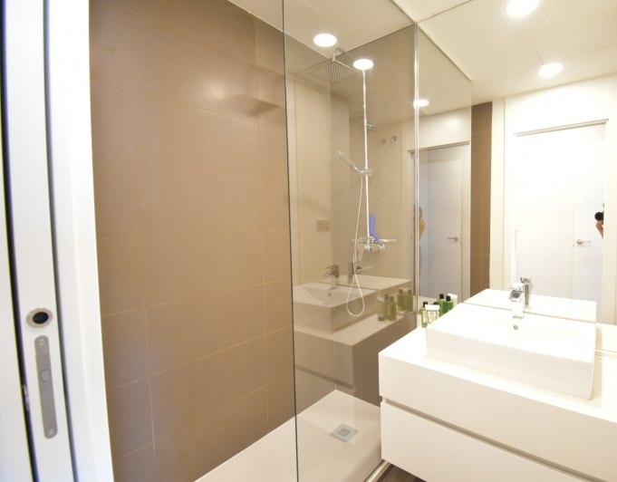 Apartamento nuevo muy soleado y con vistas al mar en Cancelada