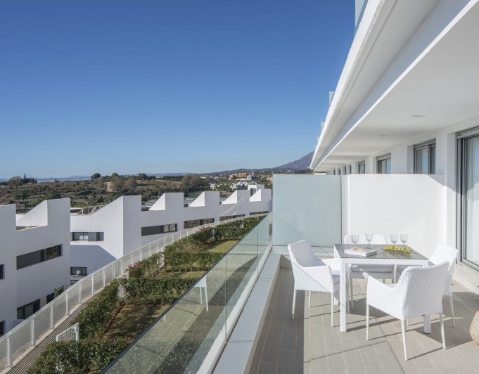 Apartamento nuevo muy soleado y con vistas al mar en Cancelada