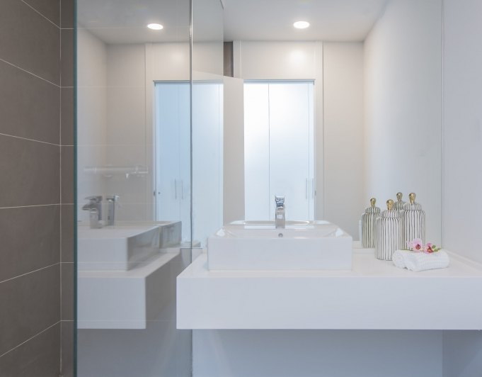 Apartamento nuevo muy soleado y con vistas al mar en Cancelada