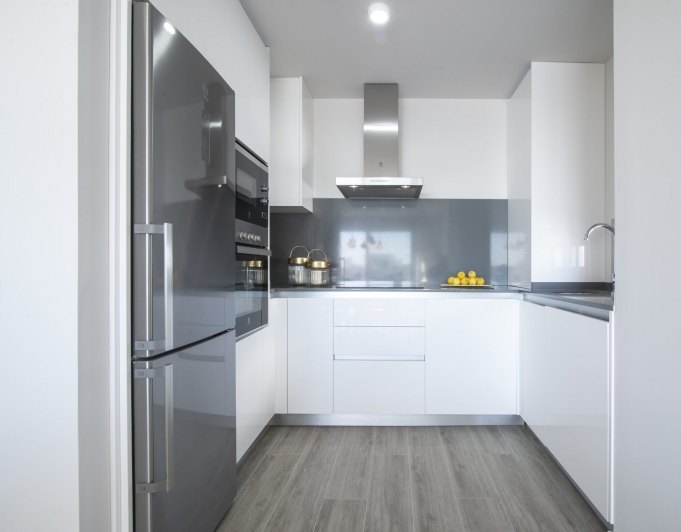 Apartamento nuevo muy soleado y con vistas al mar en Cancelada
