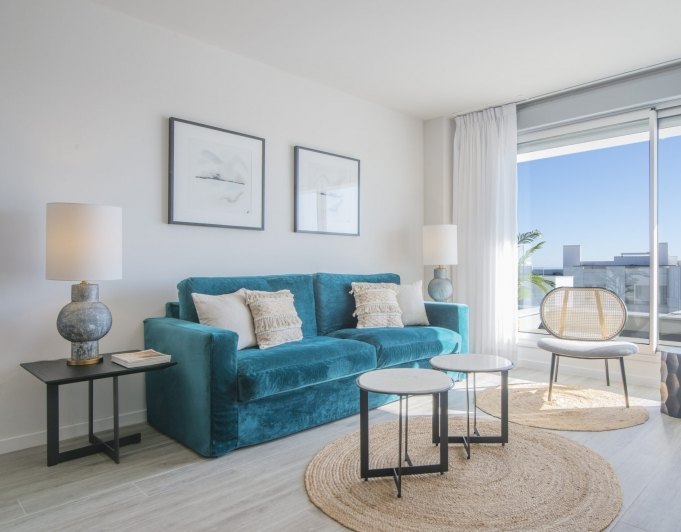 Apartamento nuevo muy soleado y con vistas al mar en Cancelada