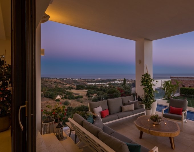 Moderne Villa mit Panoramablick auf das Meer im Alto de los Monteros