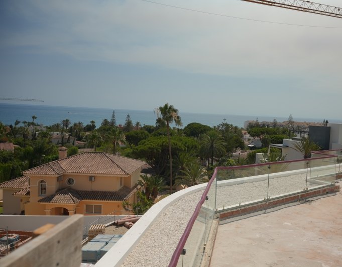3 Villas de nueva construcción junto a la playa, llave en mano, en Marbella este