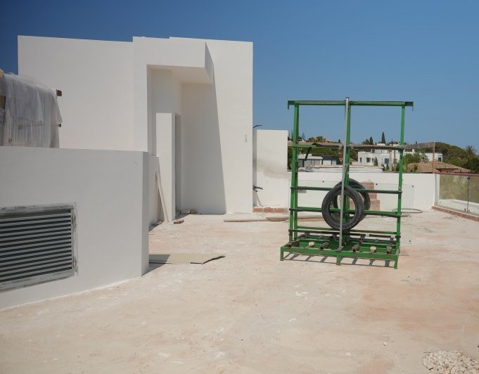 3 Villas de nueva construcción junto a la playa, llave en mano, en Marbella este