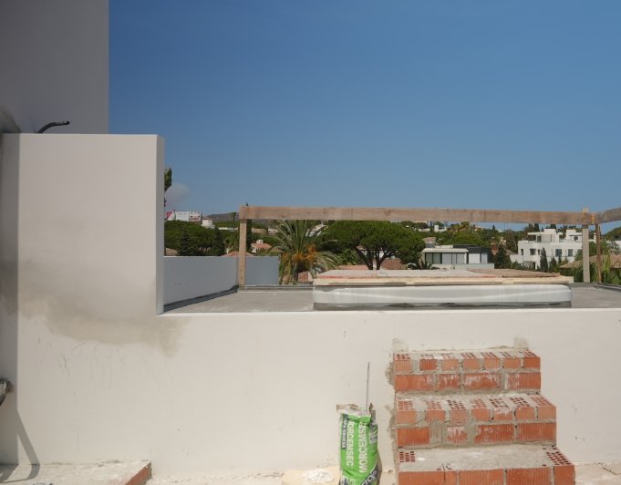 3 Villas de nueva construcción junto a la playa, llave en mano, en Marbella este