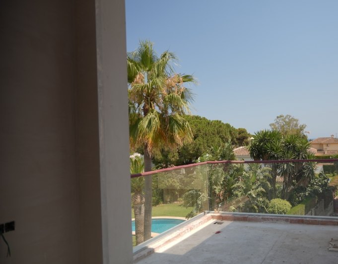 3 Villas de nueva construcción junto a la playa, llave en mano, en Marbella este