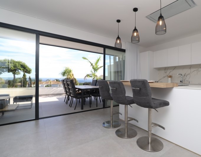 v-613 - Exclusivo apartamento NUEVO con vistas al mar y moderno dentro de un complejo de lujo en Estepona