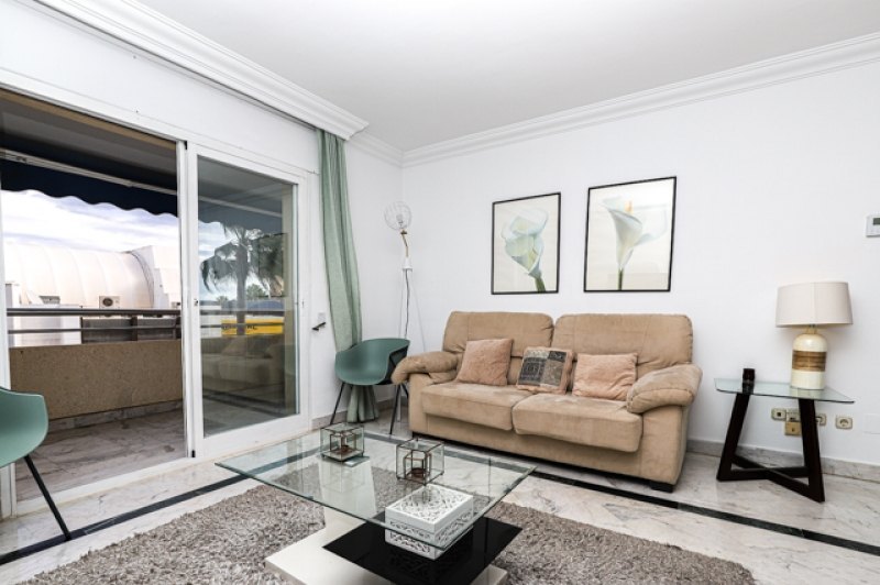 Piso con vistas al mar a la venta en la prestigiosa urbanización Marina Banus.