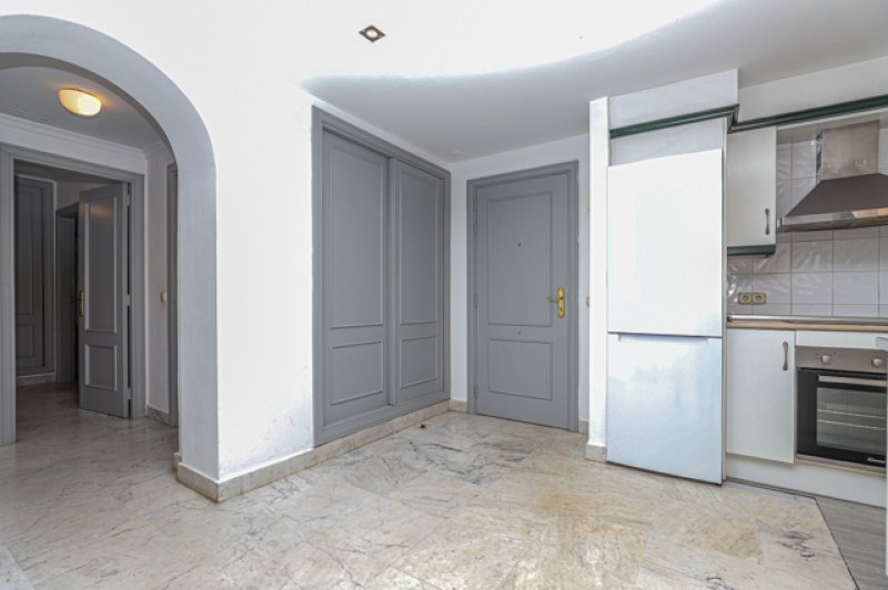 Piso con vistas al mar a la venta en la prestigiosa urbanización Marina Banus.