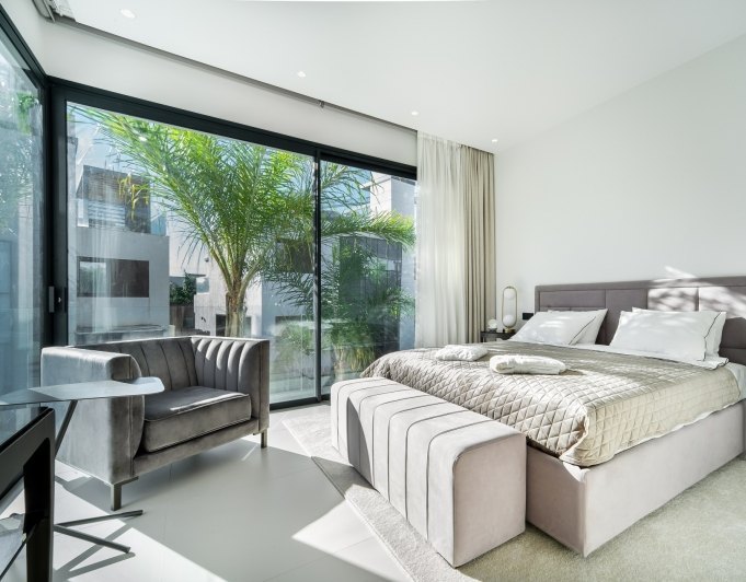 Hermosas villas nuevas lado playa en el centro de la milla de oro Marbella