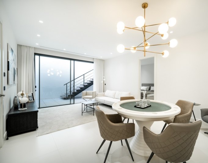 Hermosas villas nuevas lado playa en el centro de la milla de oro Marbella