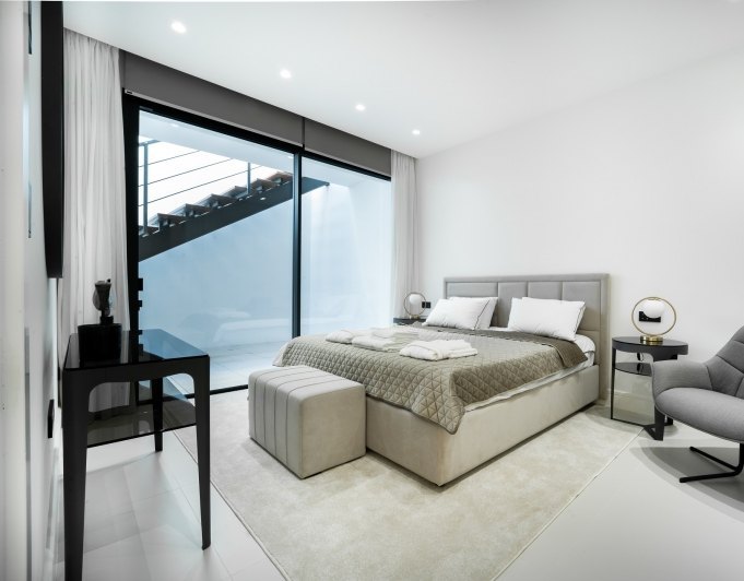 Hermosas villas nuevas lado playa en el centro de la milla de oro Marbella
