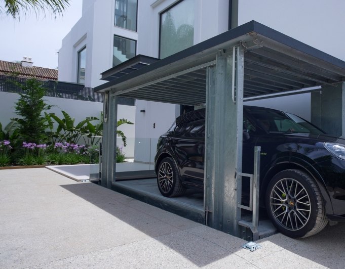 Hermosas villas nuevas lado playa en el centro de la milla de oro Marbella
