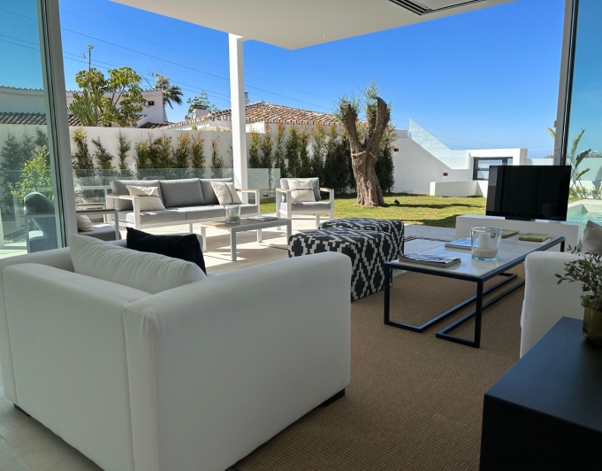 Villa moderna en venta en Marbella, Costa del Sol.