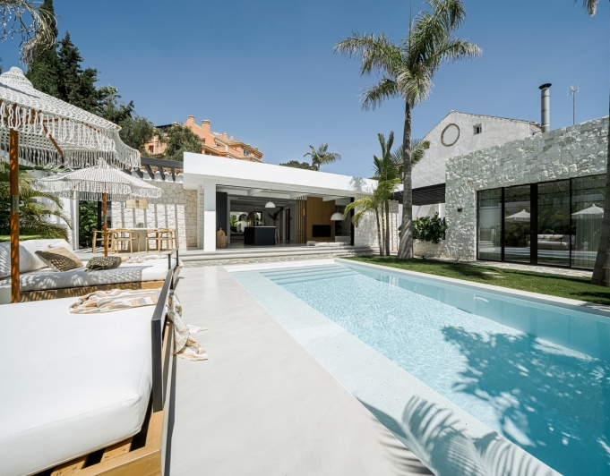 V-51 - Villa de muy alta calidad en Nueva Andalucía cerca de Puerto Banús