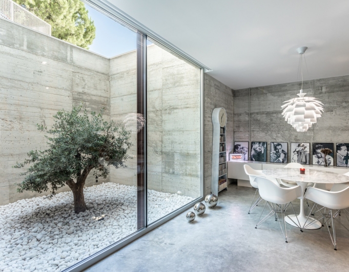 LUXURY CONTEMPORARY VILLA WITH MINIMALIST DESIGN IN THE VALTOCADO URBANIZATION, MIJAS