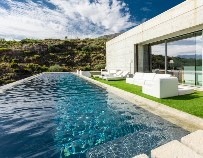 LUXURY CONTEMPORARY VILLA WITH MINIMALIST DESIGN IN THE VALTOCADO URBANIZATION, MIJAS