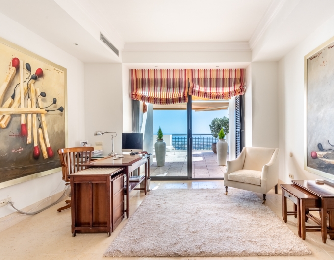 LUJOSO ÁTICO DÚPLEX CON VISTAS PANORÁMICAS AL MAR EN LOS MONTEROS HILL CLUB - MARBELLA ESTE