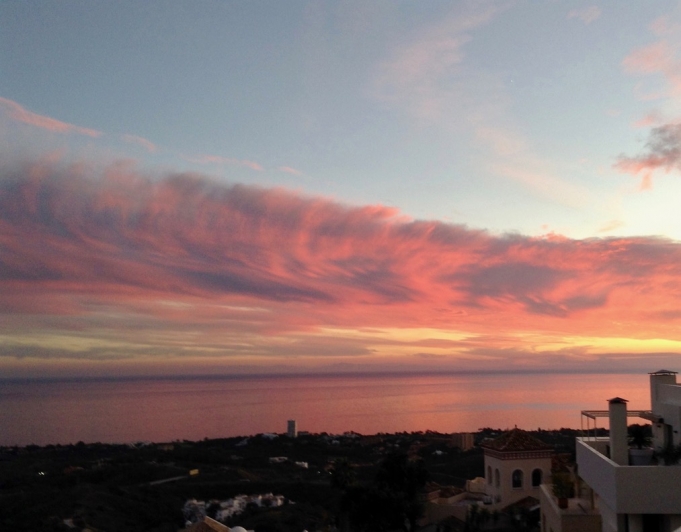 LUJOSO ÁTICO DÚPLEX CON VISTAS PANORÁMICAS AL MAR EN LOS MONTEROS HILL CLUB - MARBELLA ESTE
