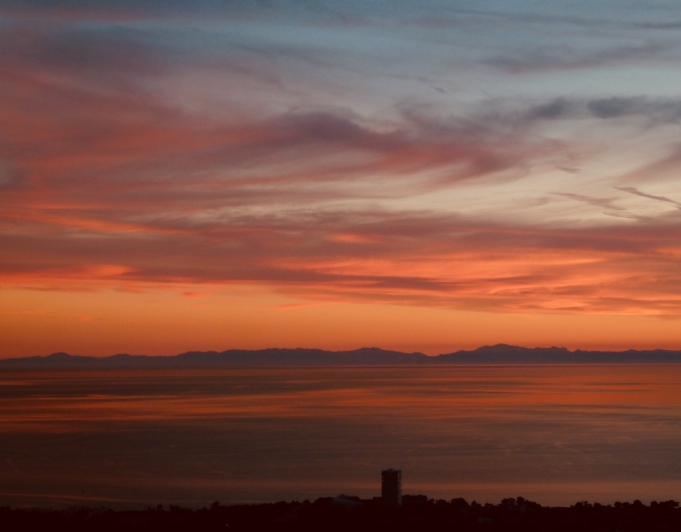 LUJOSO ÁTICO DÚPLEX CON VISTAS PANORÁMICAS AL MAR EN LOS MONTEROS HILL CLUB - MARBELLA ESTE