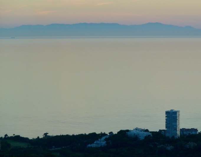 LUJOSO ÁTICO DÚPLEX CON VISTAS PANORÁMICAS AL MAR EN LOS MONTEROS HILL CLUB - MARBELLA ESTE