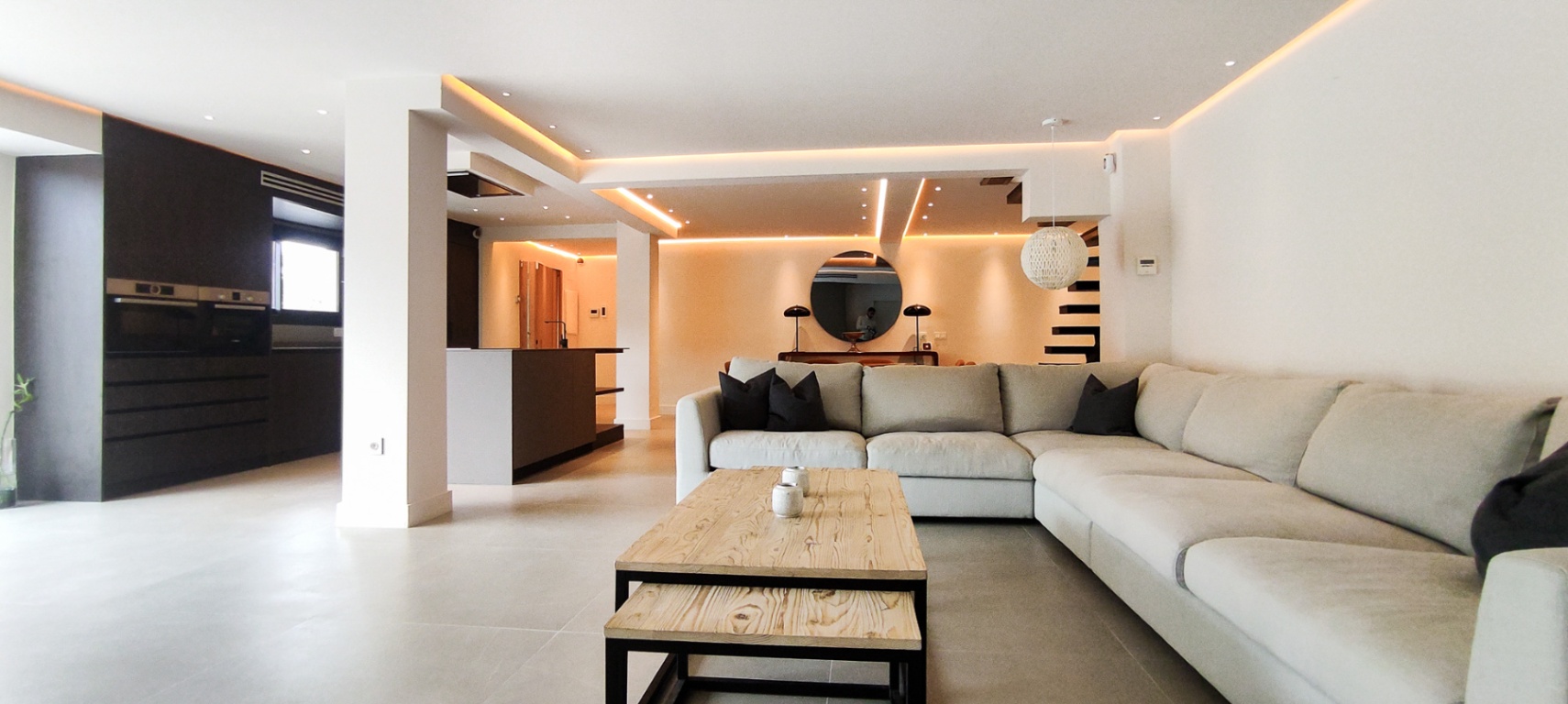 INCREIBLE VILLA MODERNA A POCA DISTANCIA DE LAS MEJORES PLAYAS DE MARBELLA ESTE