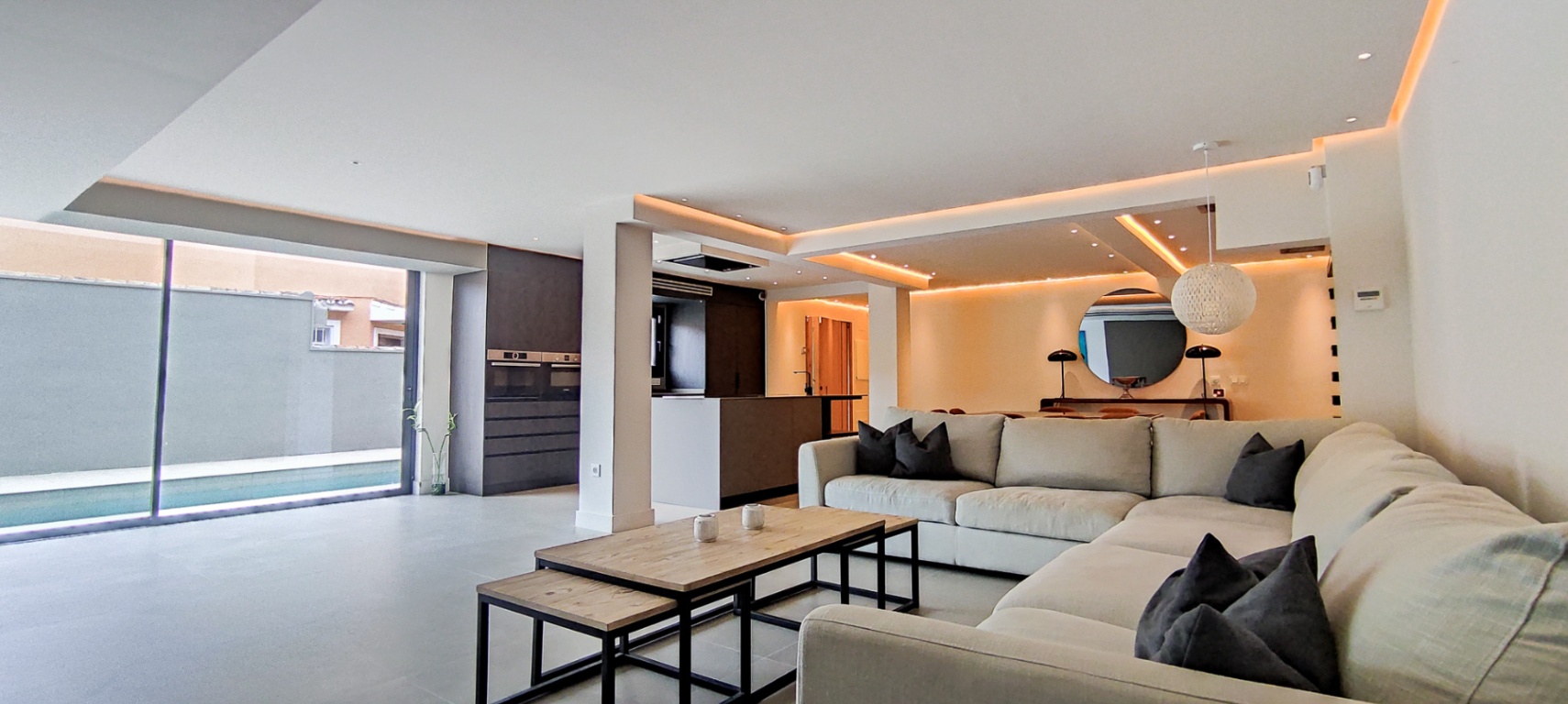 INCREIBLE VILLA MODERNA A POCA DISTANCIA DE LAS MEJORES PLAYAS DE MARBELLA ESTE