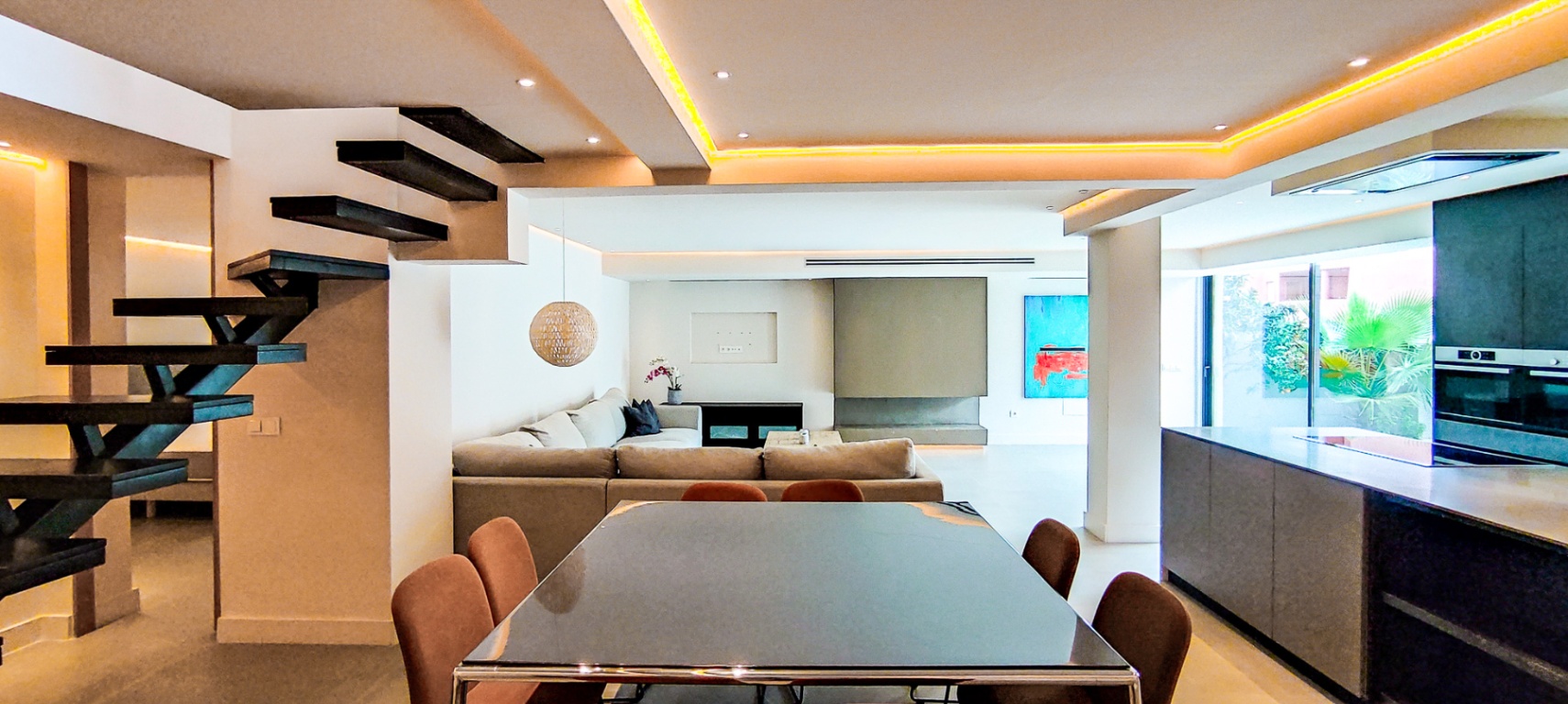 INCREIBLE VILLA MODERNA A POCA DISTANCIA DE LAS MEJORES PLAYAS DE MARBELLA ESTE