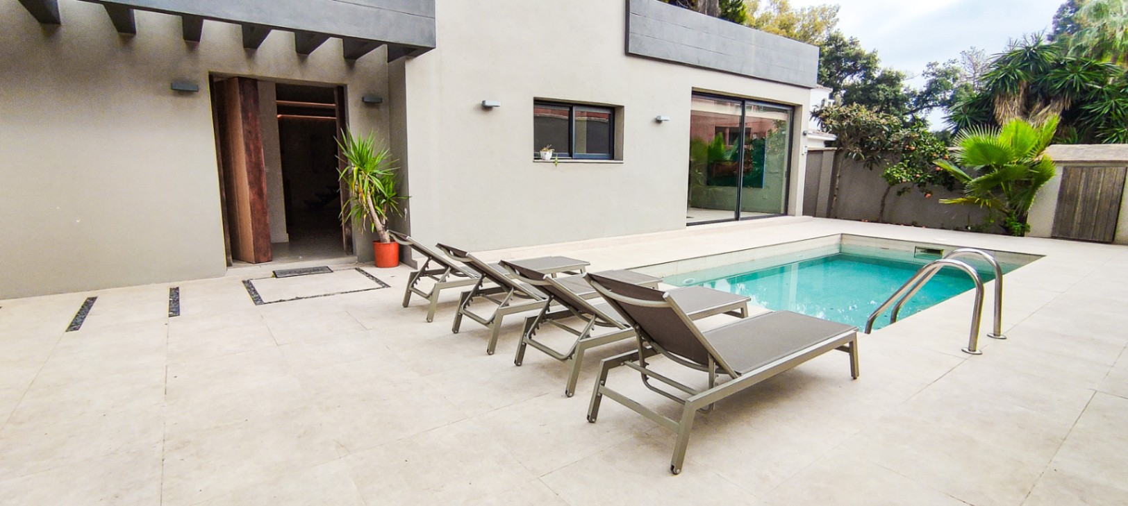 INCREIBLE VILLA MODERNA A POCA DISTANCIA DE LAS MEJORES PLAYAS DE MARBELLA ESTE