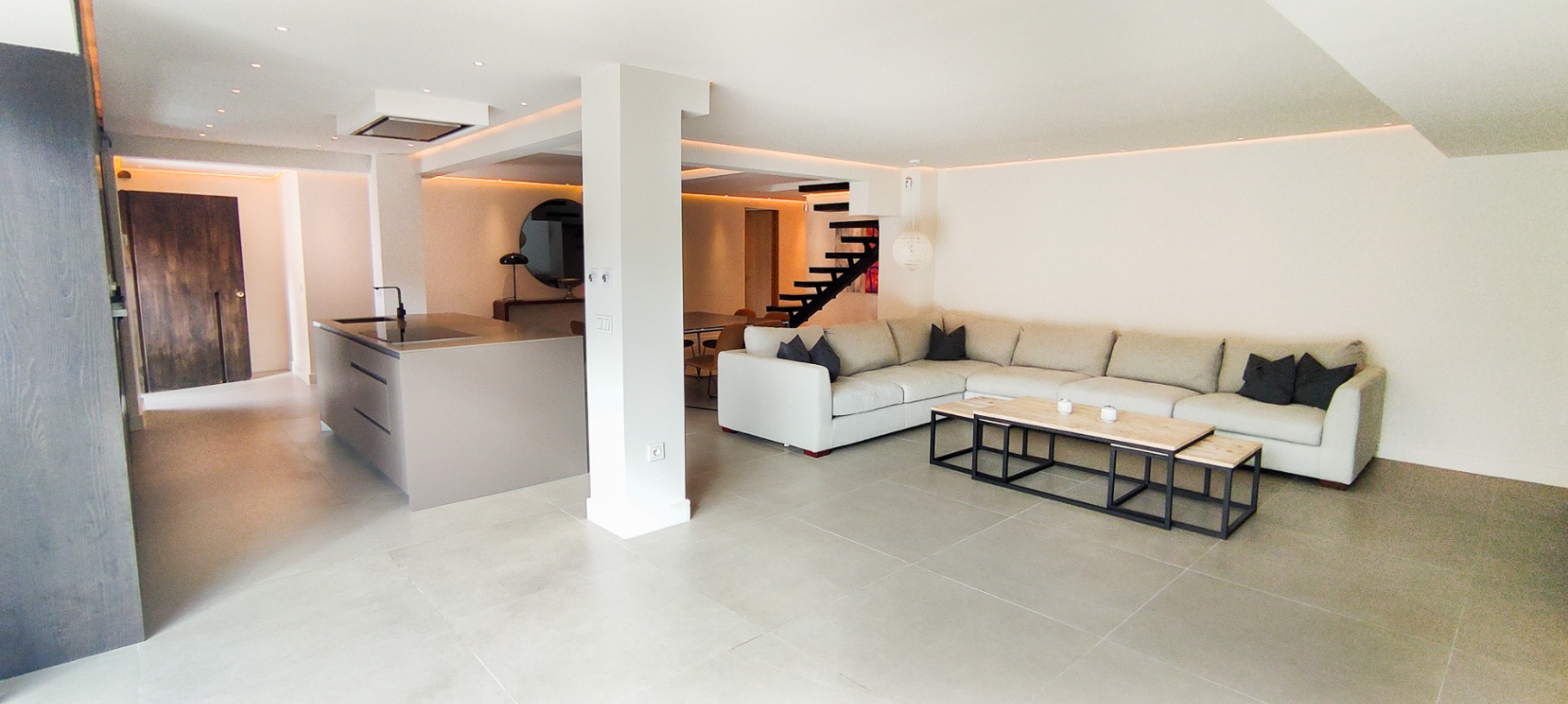 INCREIBLE VILLA MODERNA A POCA DISTANCIA DE LAS MEJORES PLAYAS DE MARBELLA ESTE