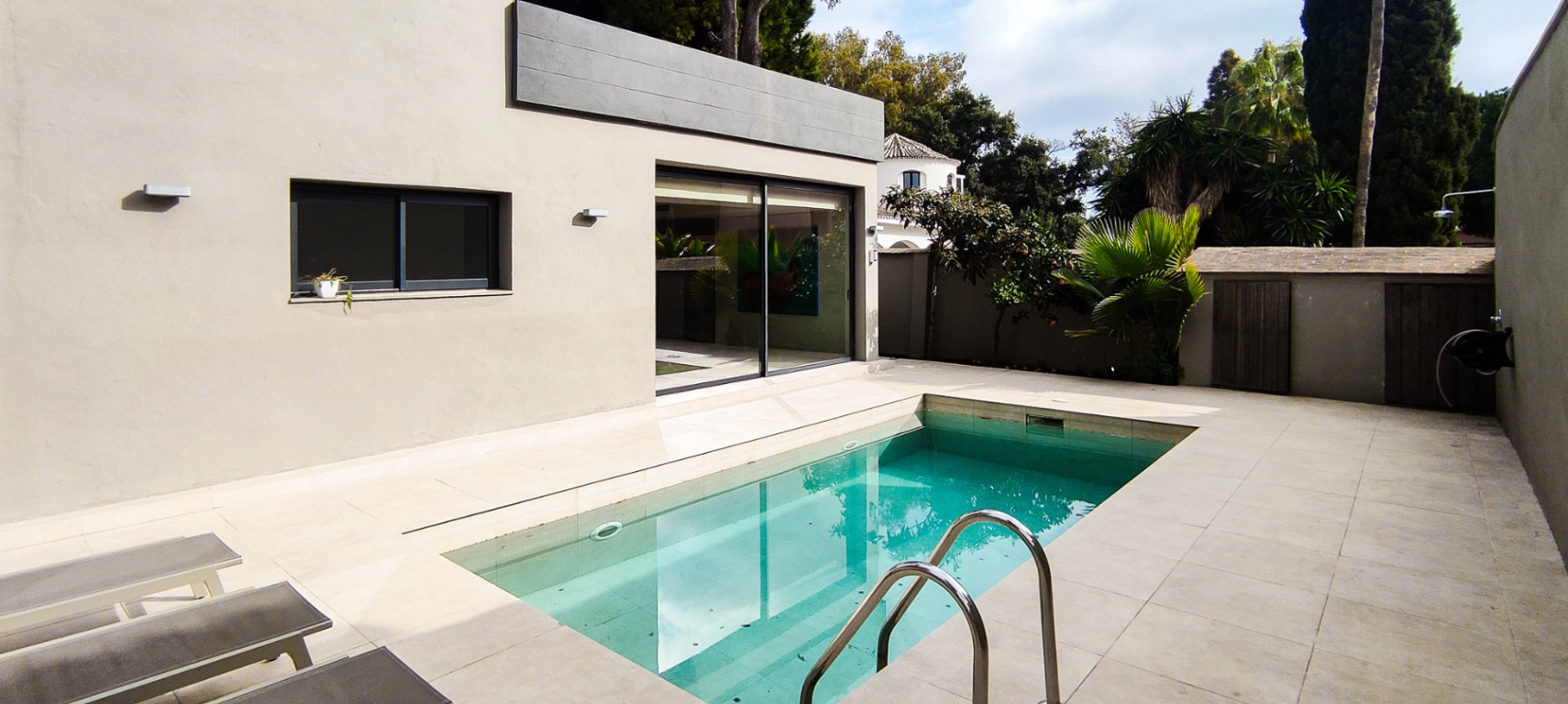 INCREIBLE VILLA MODERNA A POCA DISTANCIA DE LAS MEJORES PLAYAS DE MARBELLA ESTE
