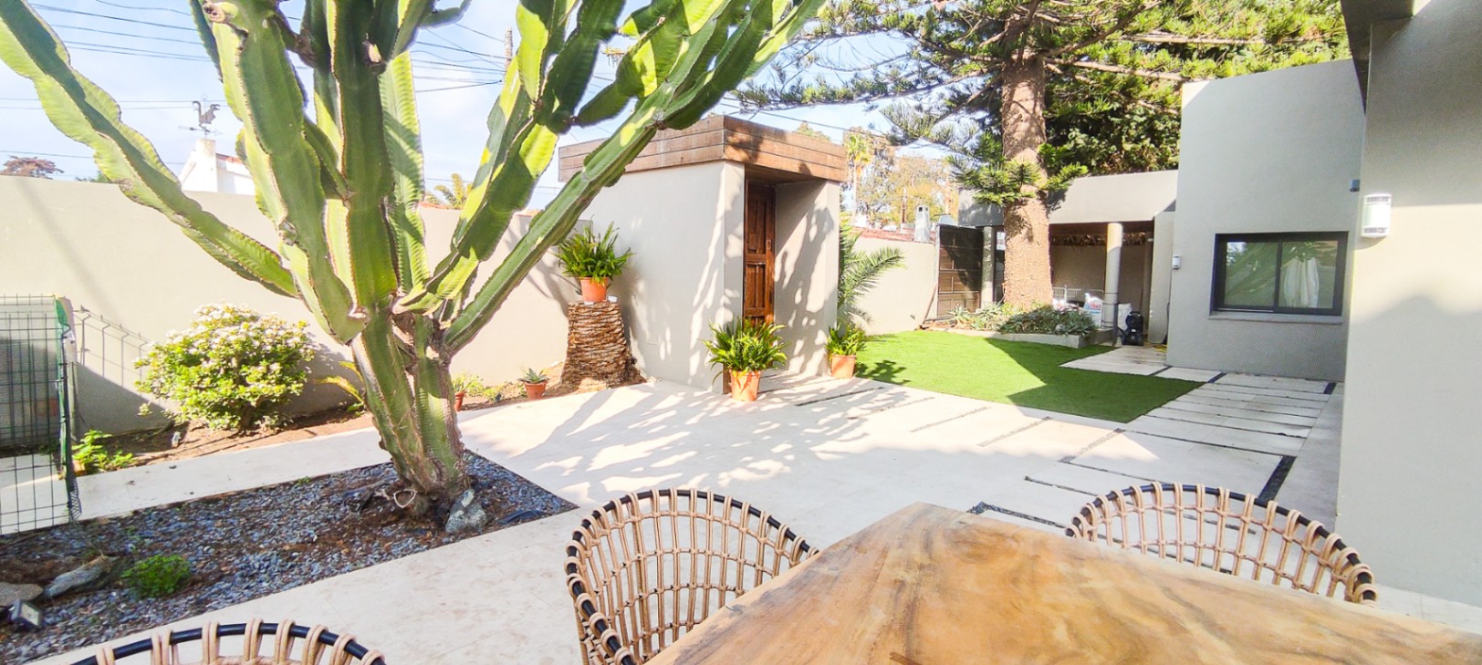 INCREIBLE VILLA MODERNA A POCA DISTANCIA DE LAS MEJORES PLAYAS DE MARBELLA ESTE