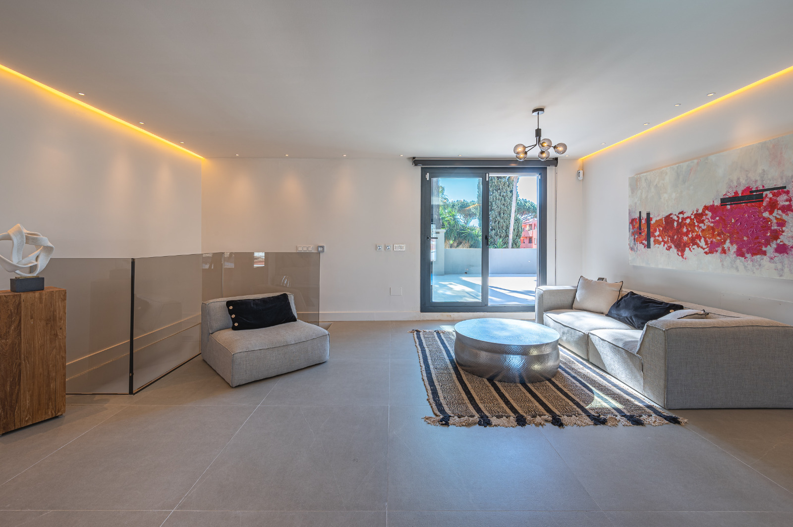 INCREIBLE VILLA MODERNA A POCA DISTANCIA DE LAS MEJORES PLAYAS DE MARBELLA ESTE