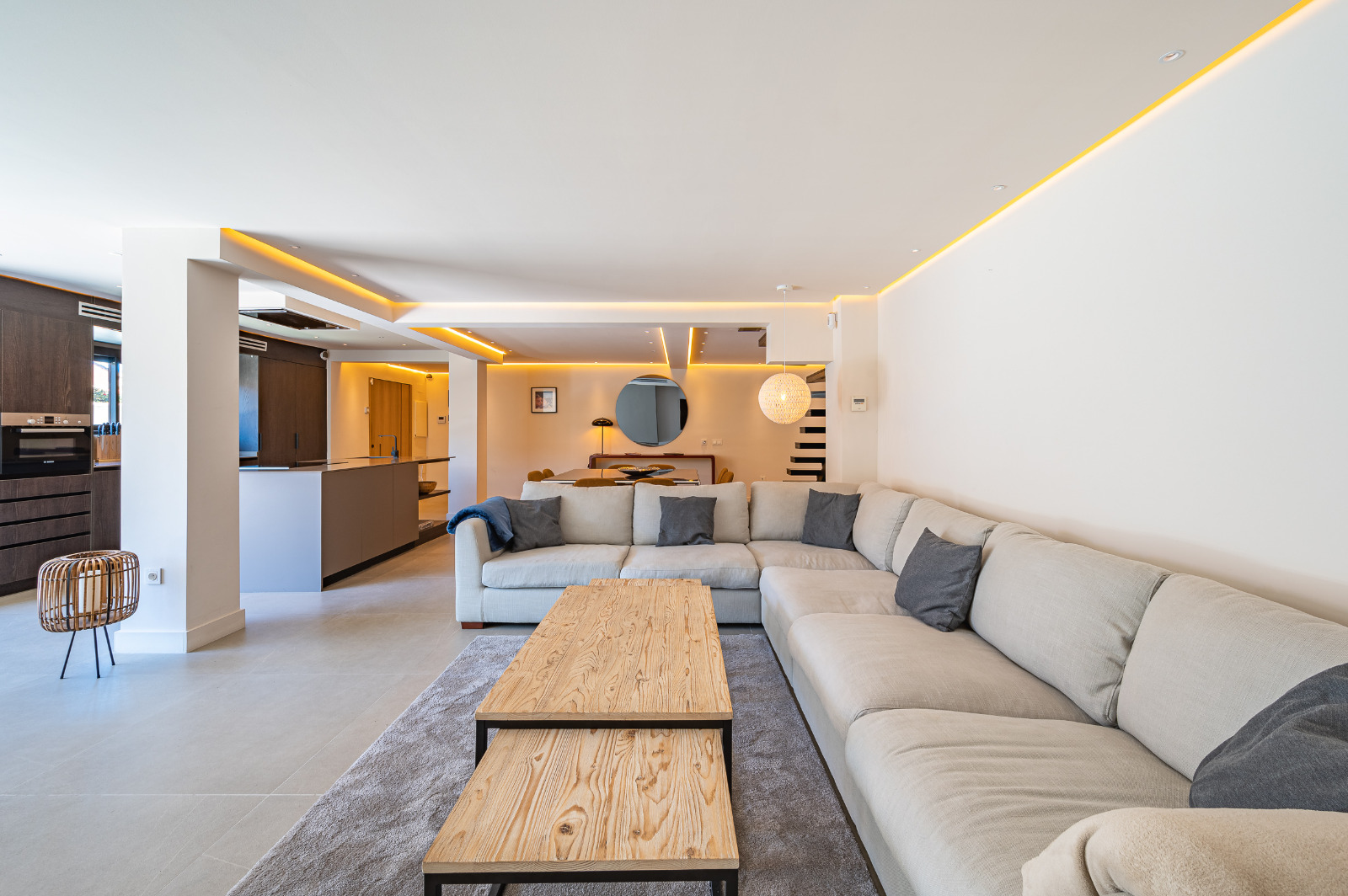 INCREIBLE VILLA MODERNA A POCA DISTANCIA DE LAS MEJORES PLAYAS DE MARBELLA ESTE
