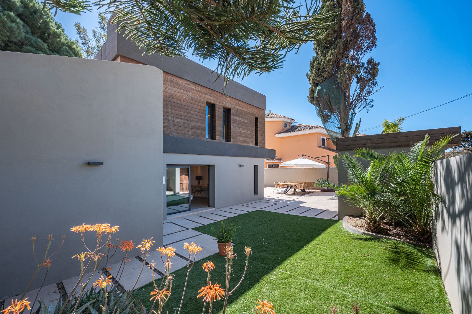 INCREIBLE VILLA MODERNA A POCA DISTANCIA DE LAS MEJORES PLAYAS DE MARBELLA ESTE