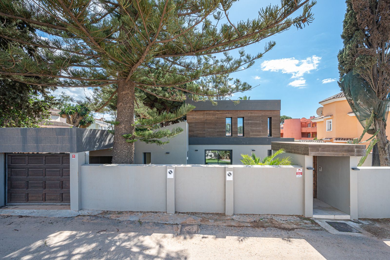 INCREIBLE VILLA MODERNA A POCA DISTANCIA DE LAS MEJORES PLAYAS DE MARBELLA ESTE
