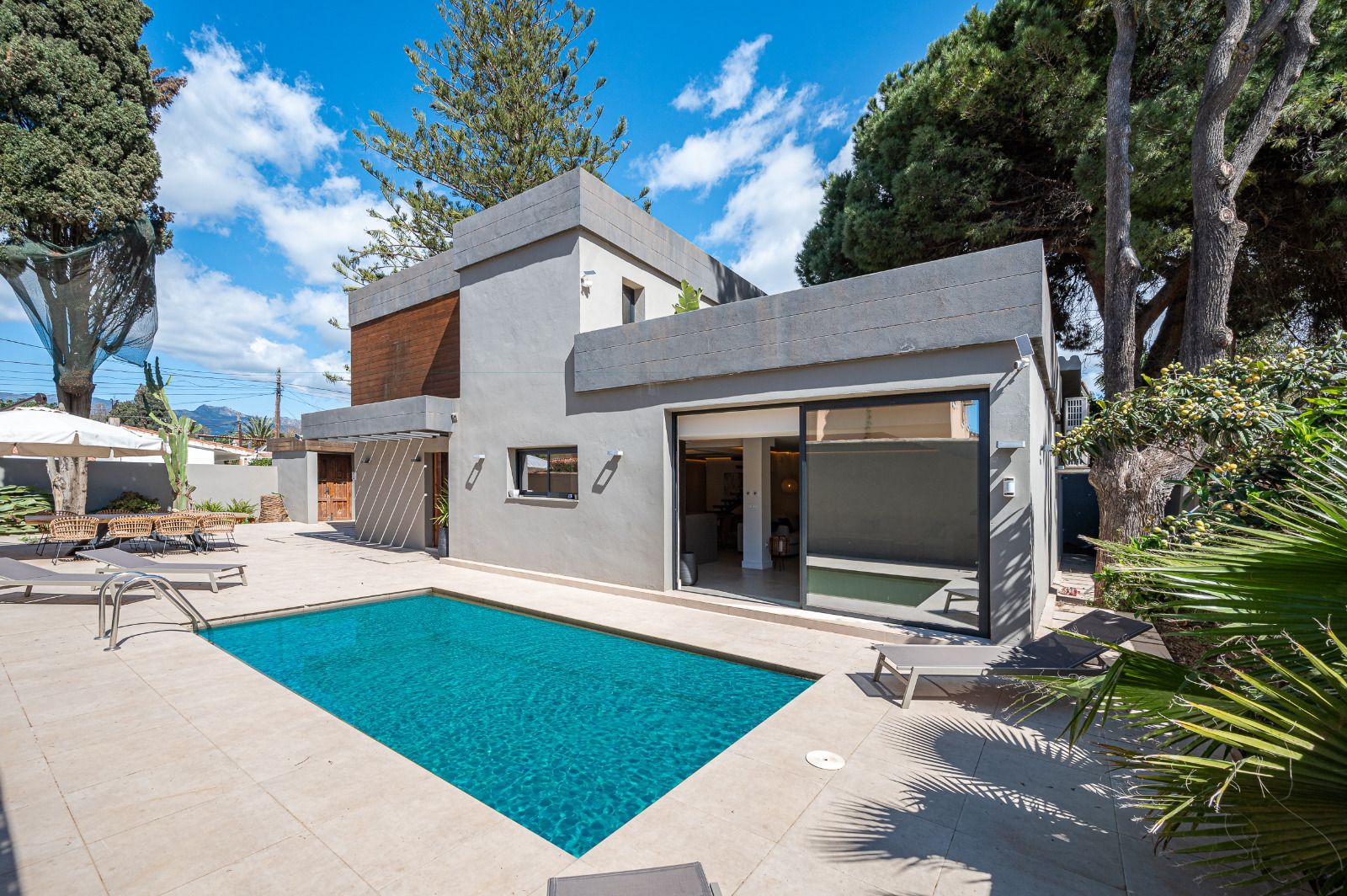 INCREIBLE VILLA MODERNA A POCA DISTANCIA DE LAS MEJORES PLAYAS DE MARBELLA ESTE