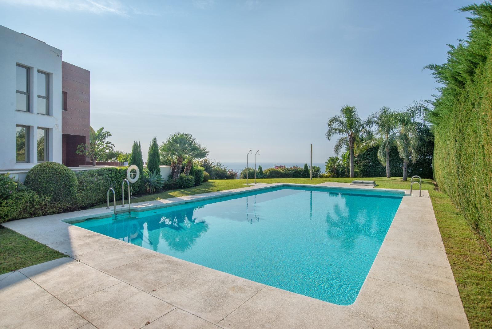 Chalet adosado en alquiler en El Paraíso de Benahavis.