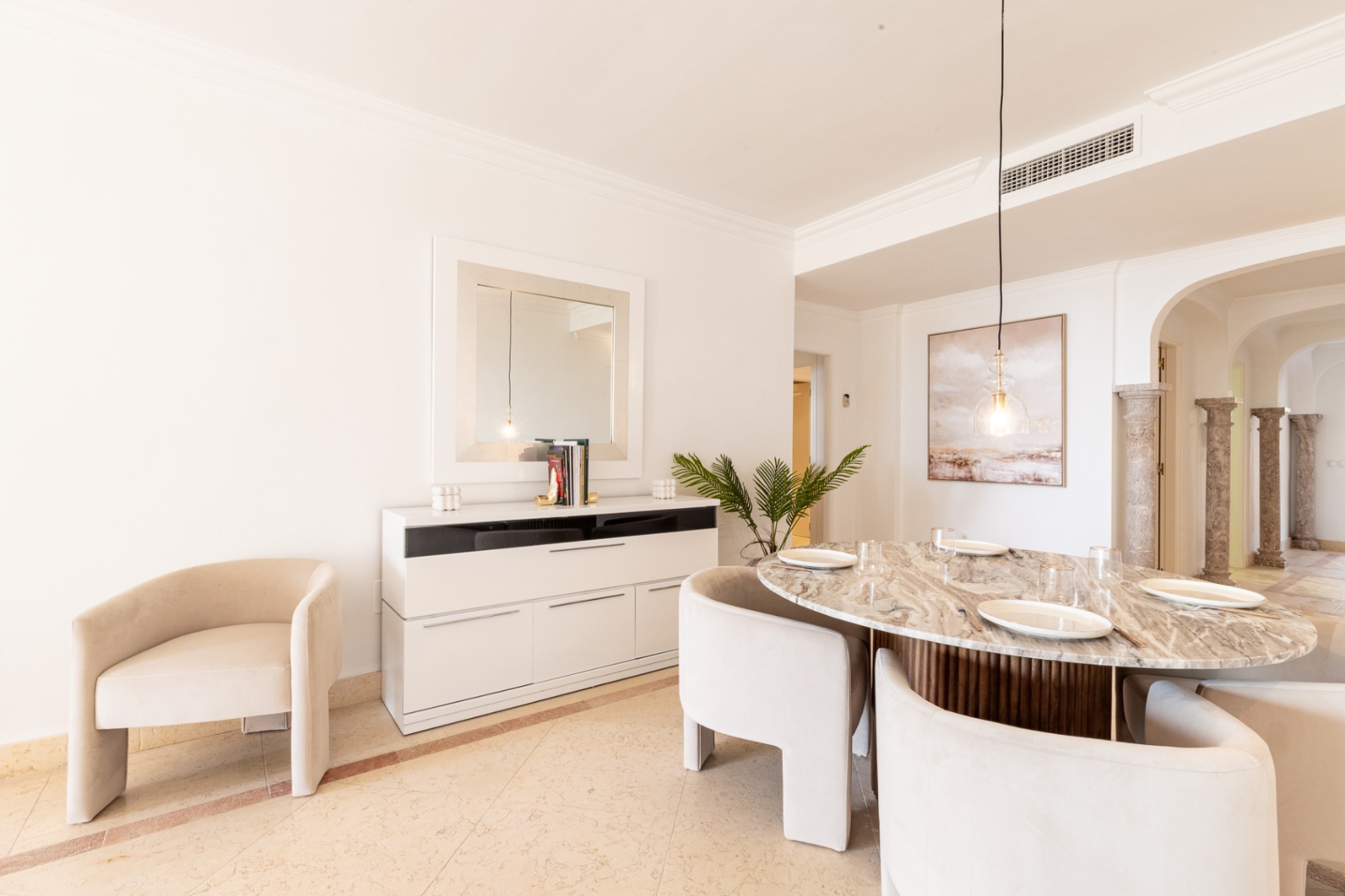Apartamento de lujo en la prestigiosa urbanización Magna Marbella en Nueva Andalucía