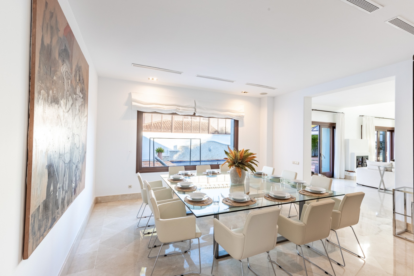 Nuevo lanzamiento al mercado de esta pintoresca villa en el centro del campo de golf de Guadalmina