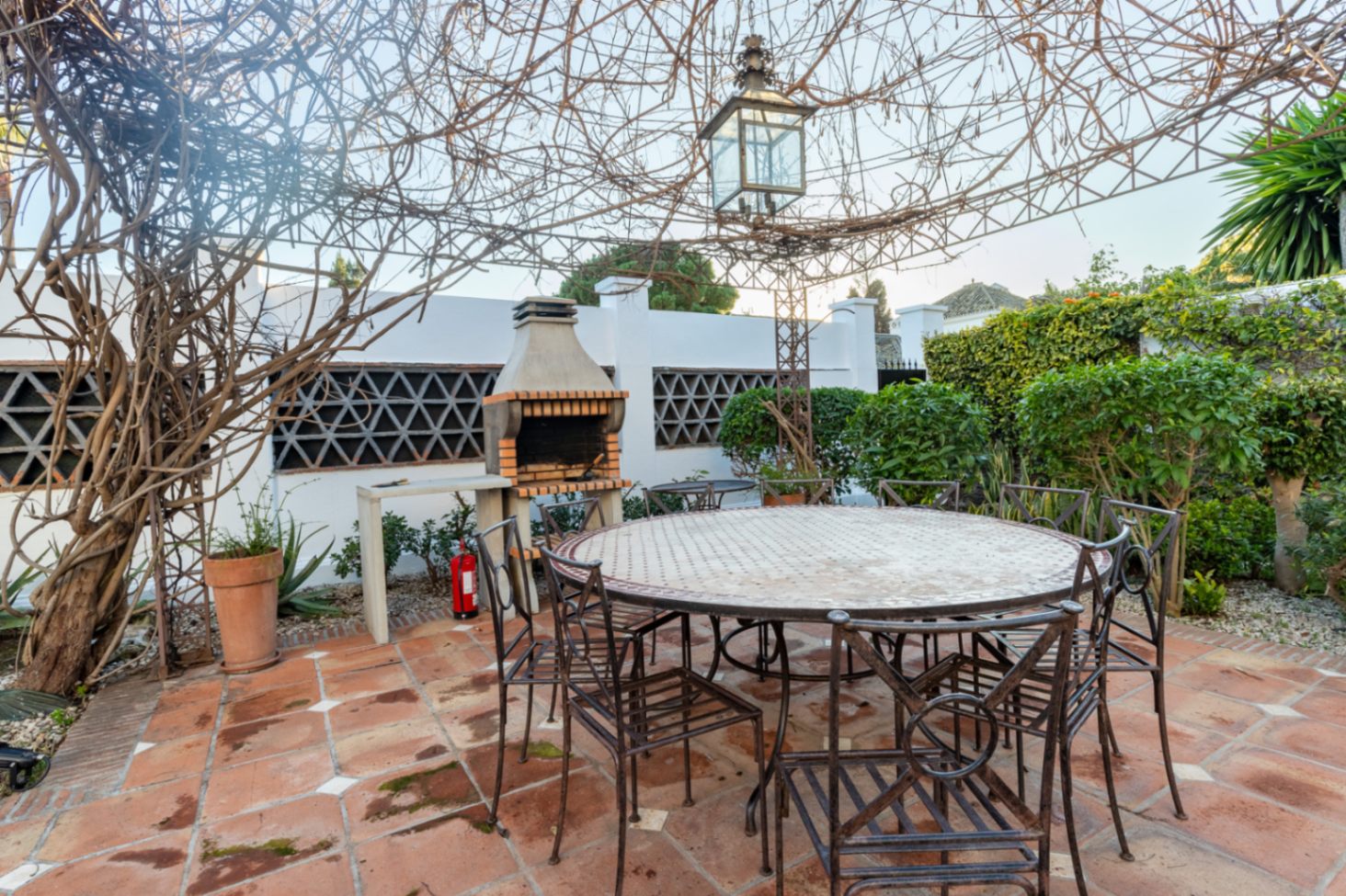 Nuevo lanzamiento al mercado de esta pintoresca villa en el centro del campo de golf de Guadalmina