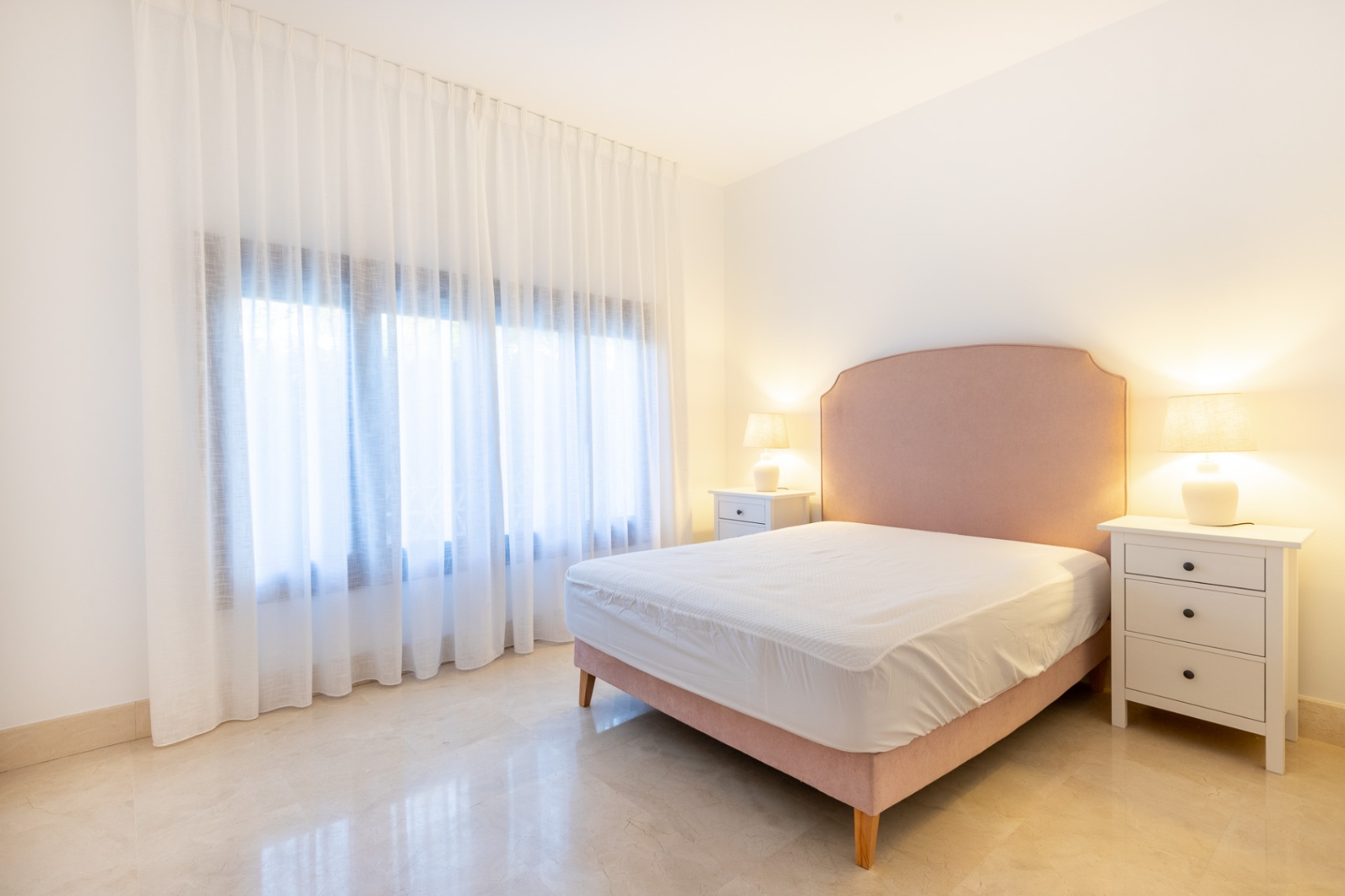 Nuevo lanzamiento al mercado de esta pintoresca villa en el centro del campo de golf de Guadalmina