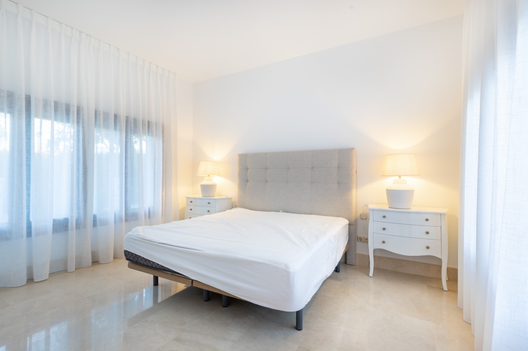 Nuevo lanzamiento al mercado de esta pintoresca villa en el centro del campo de golf de Guadalmina