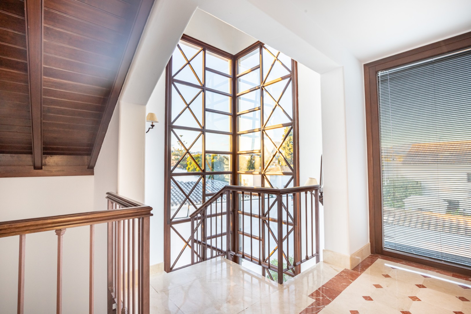 Nuevo lanzamiento al mercado de esta pintoresca villa en el centro del campo de golf de Guadalmina
