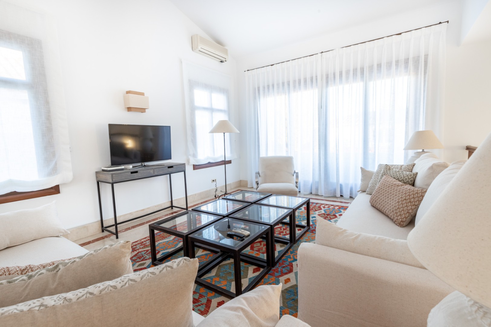 Nuevo lanzamiento al mercado de esta pintoresca villa en el centro del campo de golf de Guadalmina